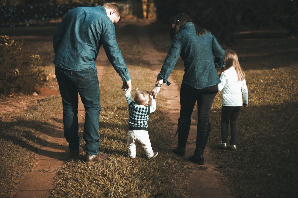 parents walking with two young children